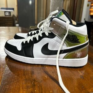 Air Jordan 1 Mid Heat Reactive Size 12